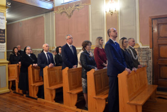 12. Wierni podczas mszy sw. w kościele klarysek kapucynek, Przasnysz, 30.04.2022, fot. E. Łukasiak