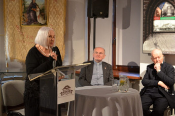 21. Do zebranych gości wygłosiła słowo bratowa autorki s. Honoraty Szwarc, Zofia Joanna Szwarc-Bronikowska, Przasnysz, 08.09.2021, fot. Ewa Łukasiak