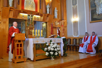 29. Na zakończenie mszy św. wygłasza słowo ks. dr. Robert Ogrodnik z Warszawy, Przasnysz, 30.04.2022, fot. E. Łukasiak