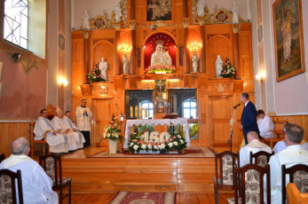30. Burmistrz Przasnysza Ł. Chrostowski składa siostrom życzenia z okazji jubileuszu, Przasnysz, 07.08.2021, fot. E. Łukasiak