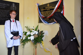 37. Siostra Prezeska Rachel odsłania pamiatkową tablicę jubileuszową, Przasnysz, 07.08.2021, fot. E. Łukasiak