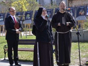 53. Słowo do gości kieruje siostra prezeska Stowarzyszenia Mater Ecclesiae, s. Rachel Popkova, tłum. z włoskiego o. T. Wroński, Przasnysz, 30.04.2022, fot. W. Ostrowski