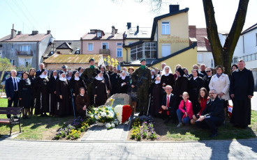 74. Wspólne zdjęcie z uroczystości ku czci bł. Marii Teresy, Przasnysz, 30.04.2022, fot. E. Łukasiak